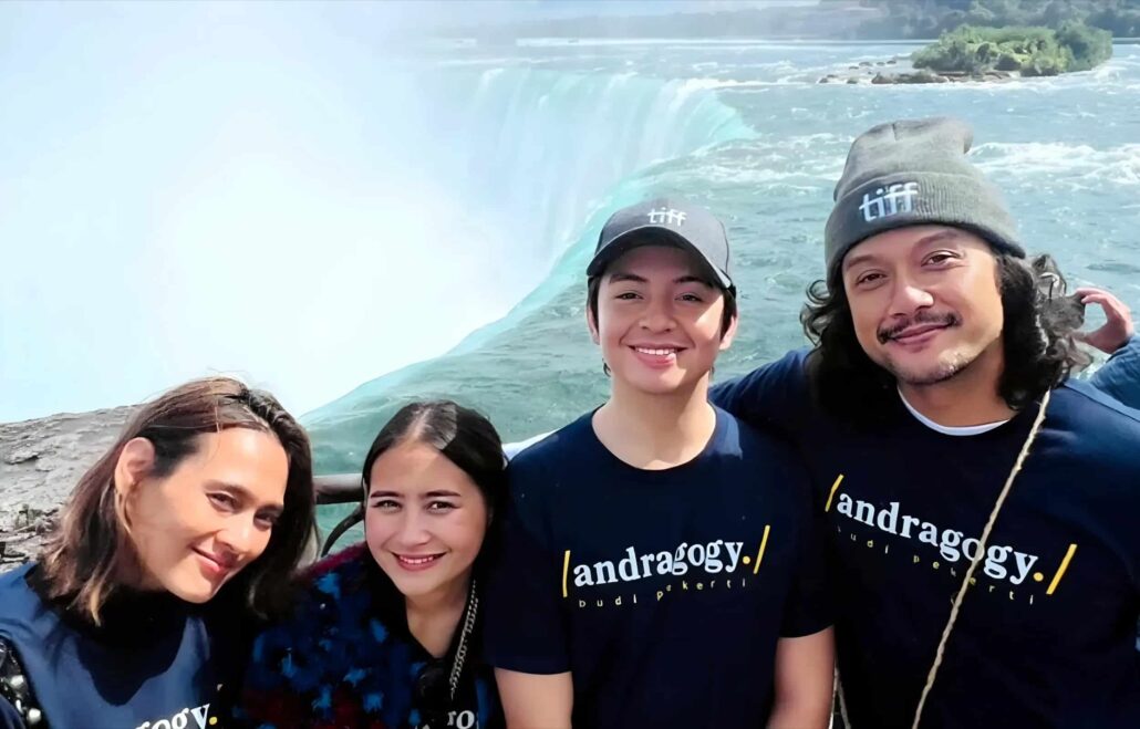 Prilly Latuconsina and the cast of Andragogy on a Niagara Falls Tour from Toronto